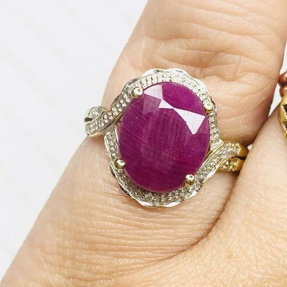 Red Ruby 10K Yellow Gold Ring Sz 5.5 - Picture 2 of 10